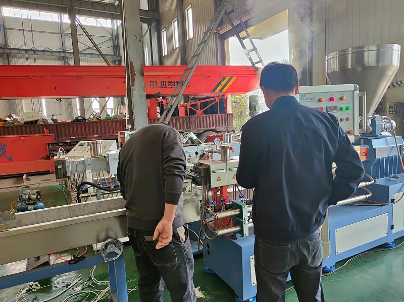 科隆威爾螺桿擠出機(jī)廠家客戶(hù)試機(jī)現(xiàn)場(chǎng) (4)